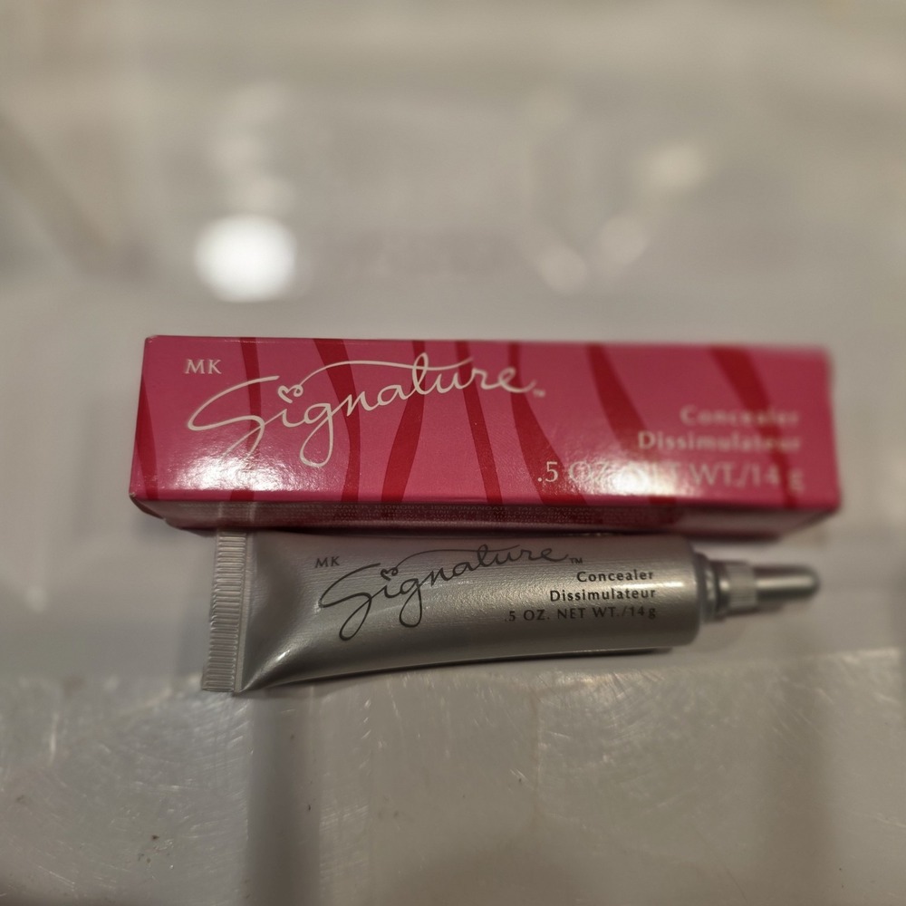 Mary Kay MK Signature Concealer LIGHT IVORY .5 oz 8300 NIB -  Hard to Find Shade
